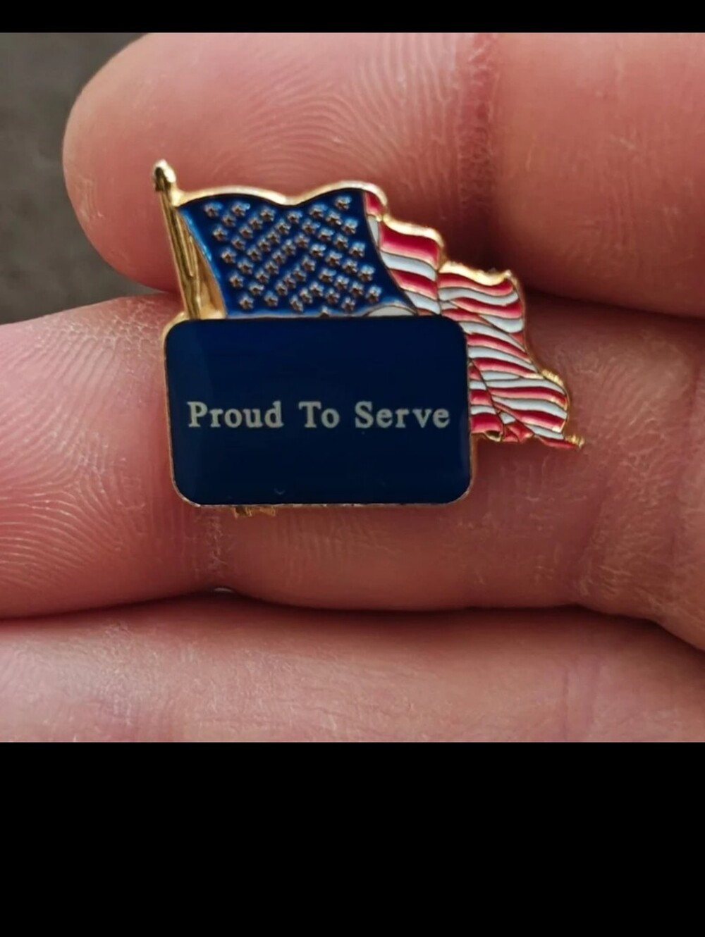 Striking 1980s/90s American Flag "Proud To Serve" Patriotic Gold Tone Enamel Pin